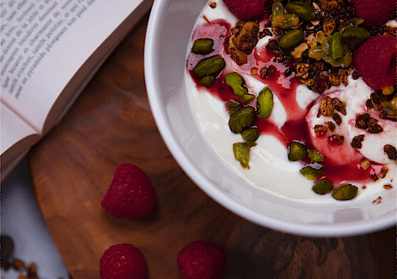 Bol de yogourt granola au Dressing de Framboises