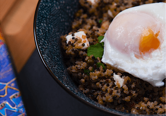 Quinoasalade, feta en Pestodressing