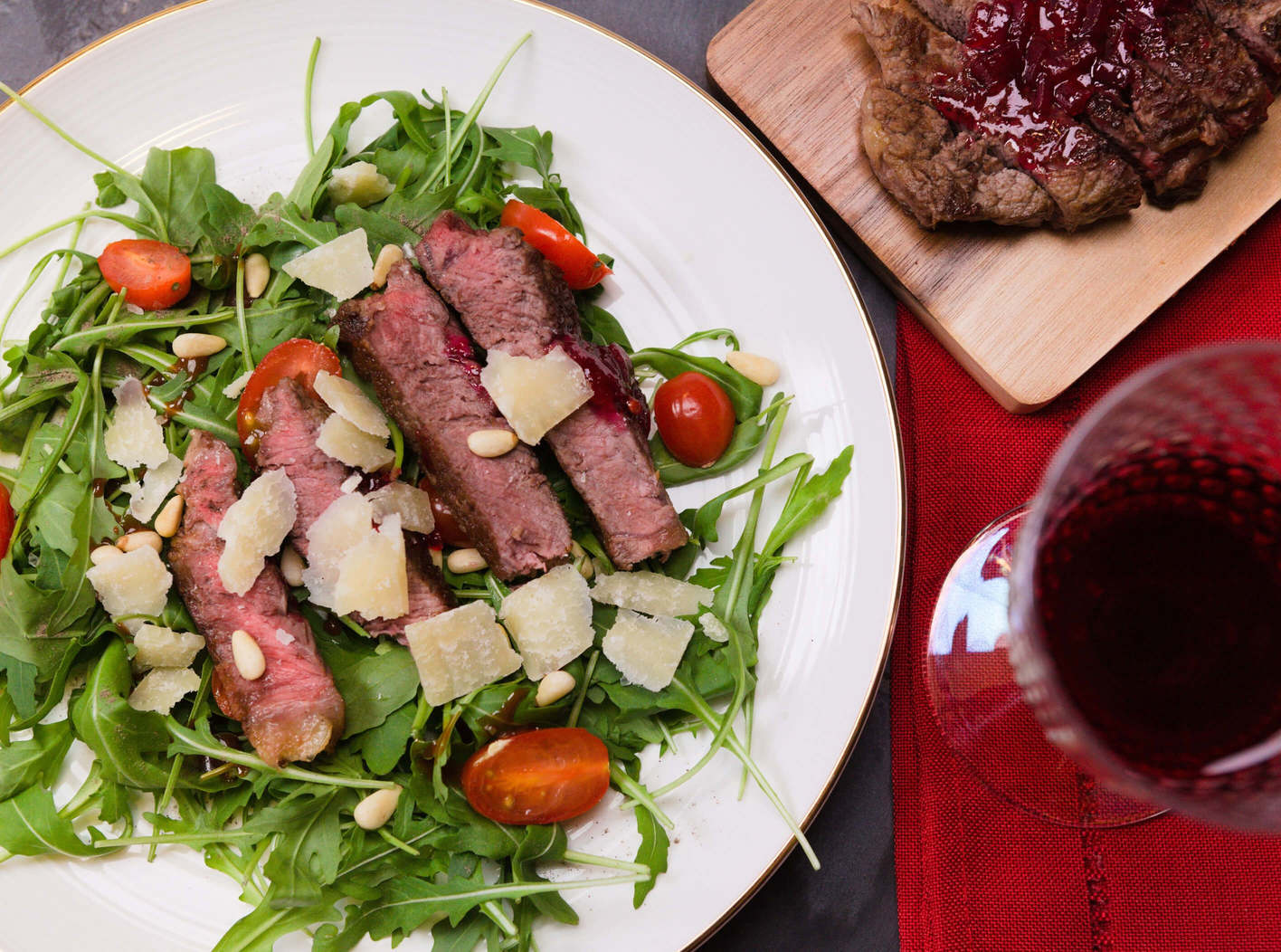 Salade de boeuf avec le confit d'oignons ardennais