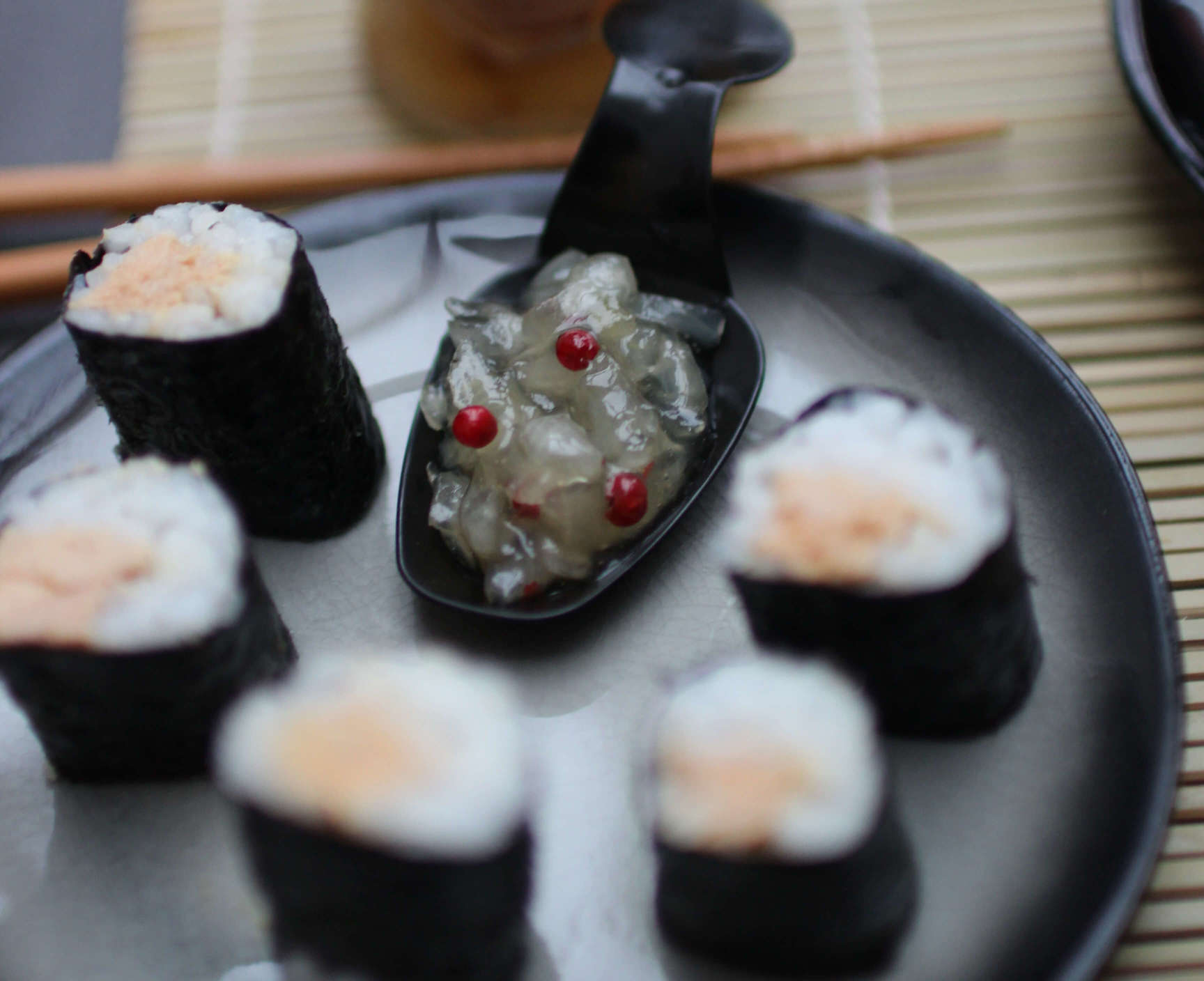 Sushis with foie gras and Onion Confit