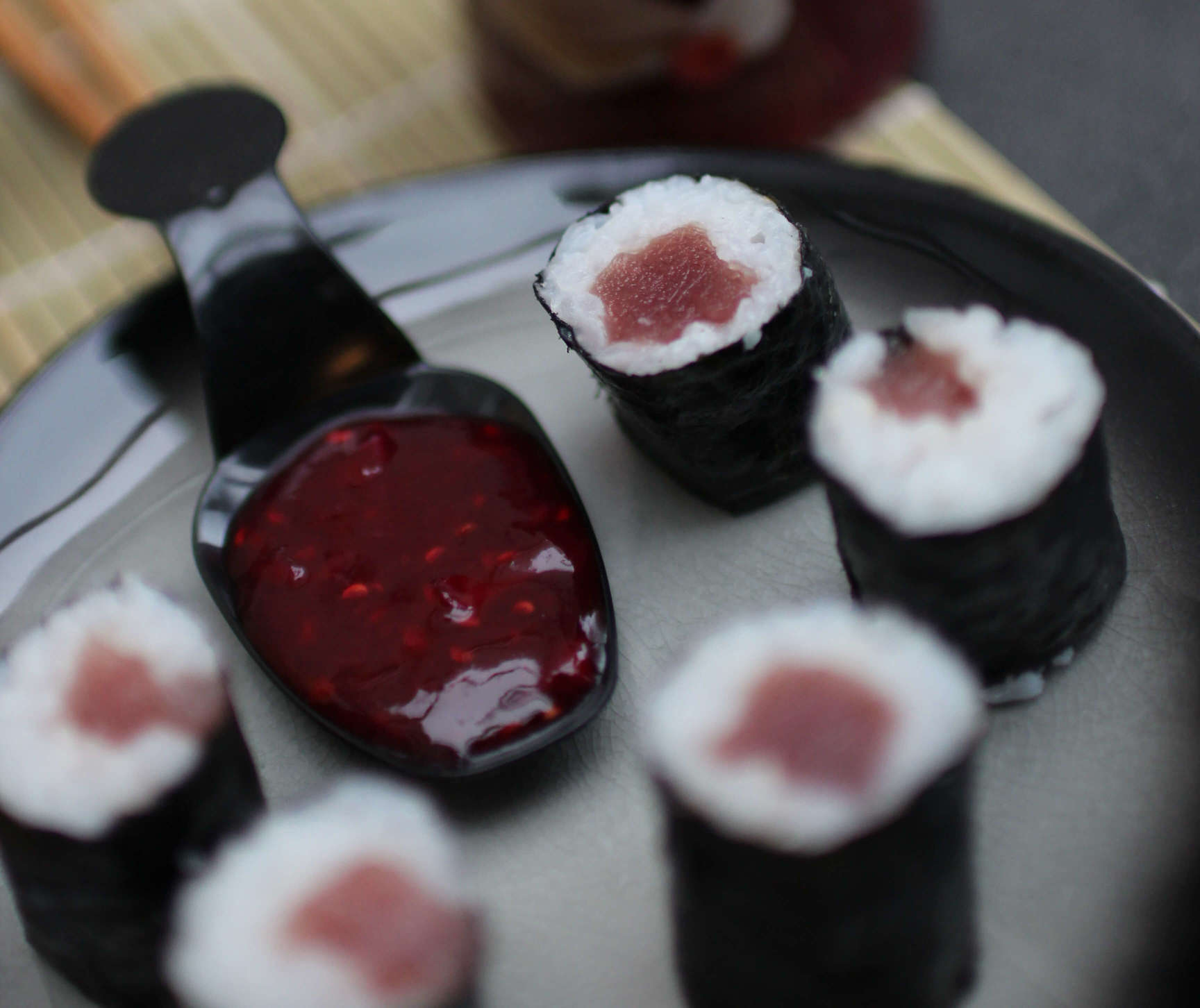 Sushi with tuna and Raspberry Confit with Litchis
